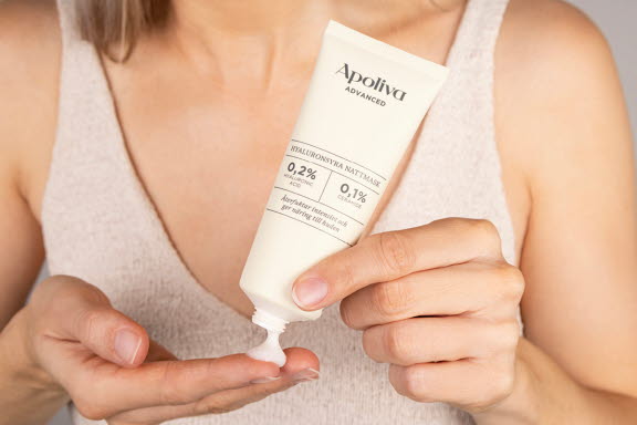 Apoliva Advanced nattmask innehåller hyaluronsyra och ceramider som är bra för hudbarriären.