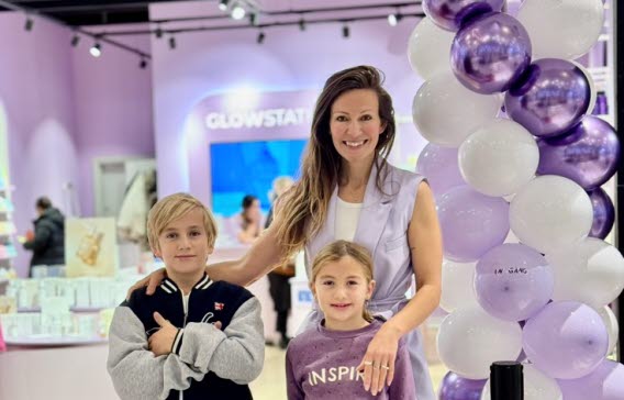 Linn Weilar, Sveriges mamma till K-Beauty, tillsammans med sina två barn.