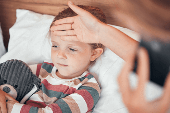 Förkylning kan ge feber, men oftast inte så hög.