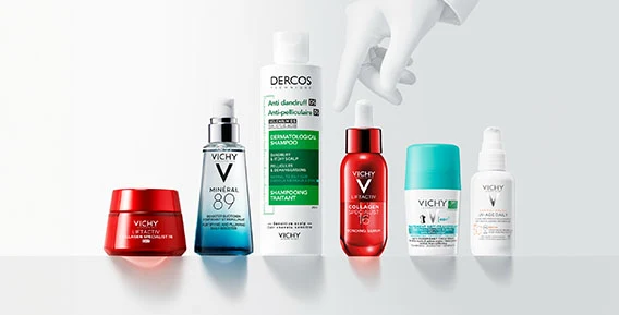 Produkter från Vichy uppradade bredvid varandra mot en ljus bakgrund.