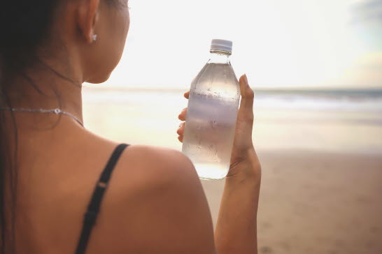 När det är varmt svettas vi mer, vilket gör att vi förlorar mer elektrolyter.