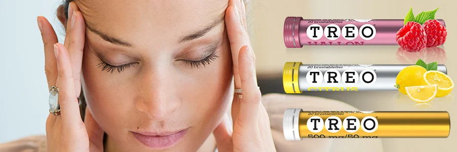 En kvinna håller händerna mot pannan. Till höger är 3 treo-rör. 