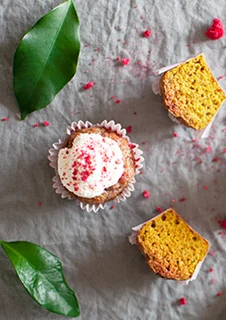 rödbetsmuffins med glasyr. 