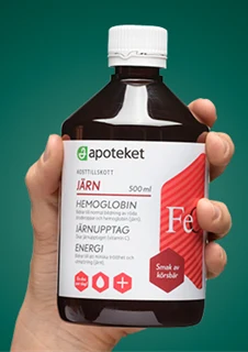 En hand visar upp kosttillskottet "JÄRN" från apoteket.