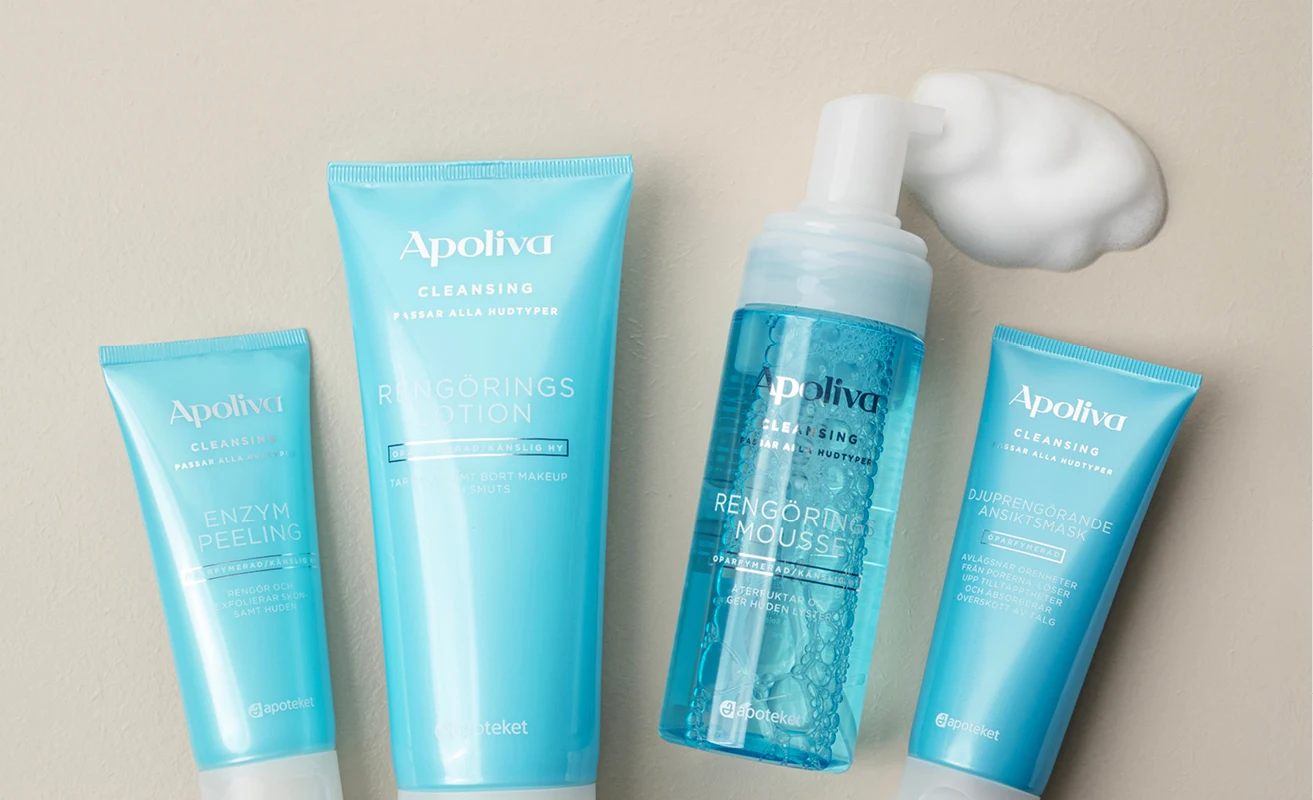 Apoliva Cleansing: enzympeeling, rengöringslotion, mousse och ansiktsmask på beige bakgrund.