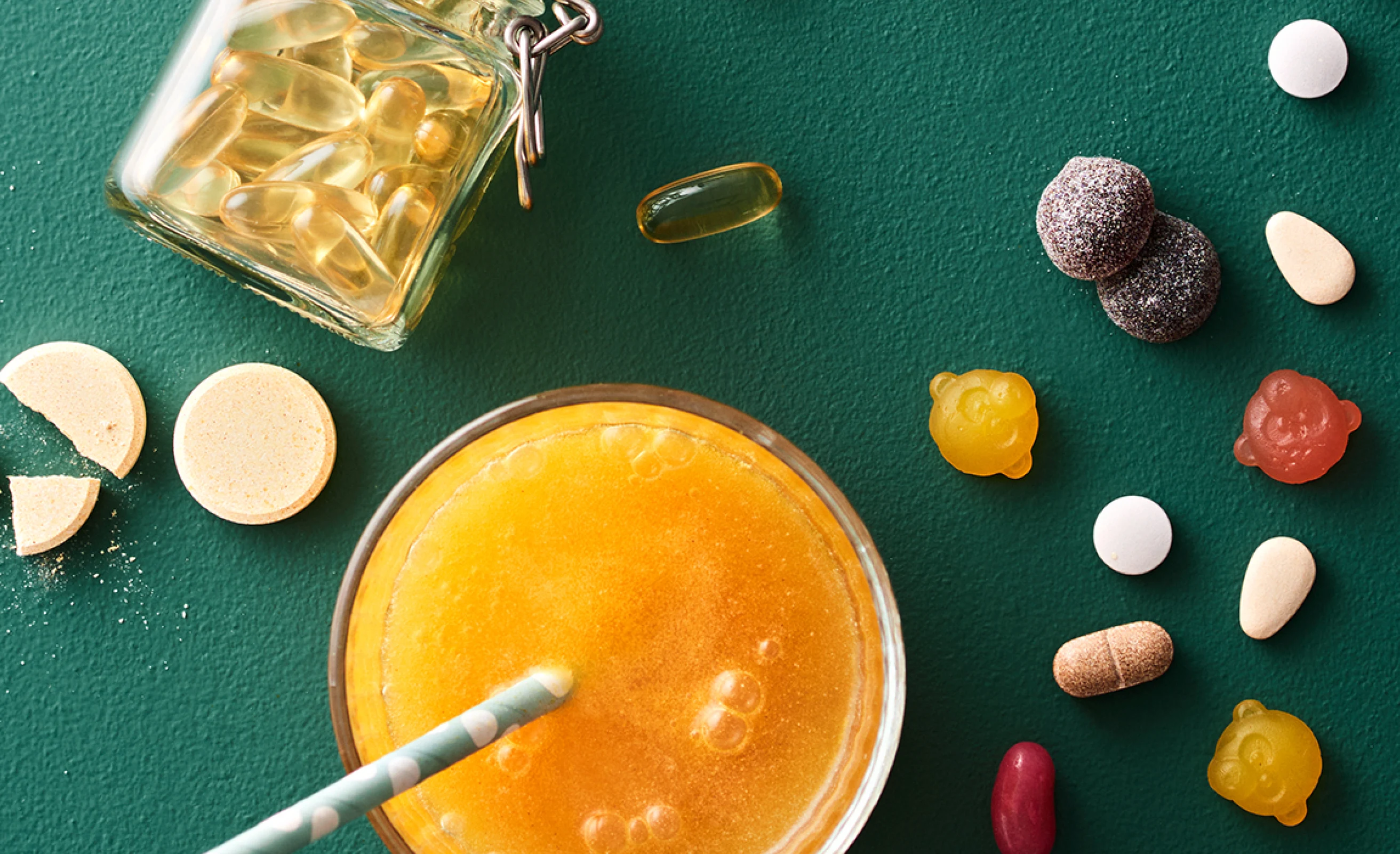 Bild på kosttillskott, smothie och andra livsmedel 