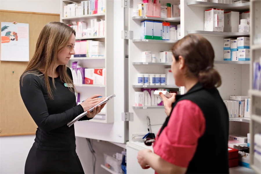Två farmaceuter.