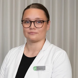 Julia, legitimerad apotekare.