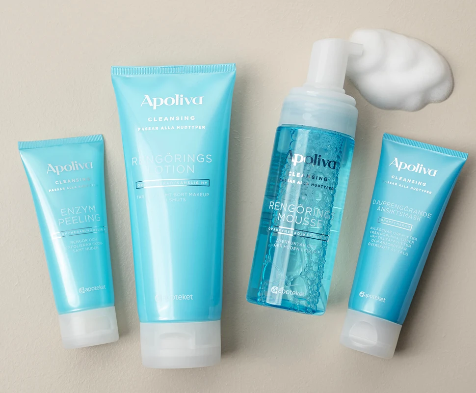 Apoliva Cleansing: enzympeeling, rengöringslotion, mousse och ansiktsmask på beige bakgrund.