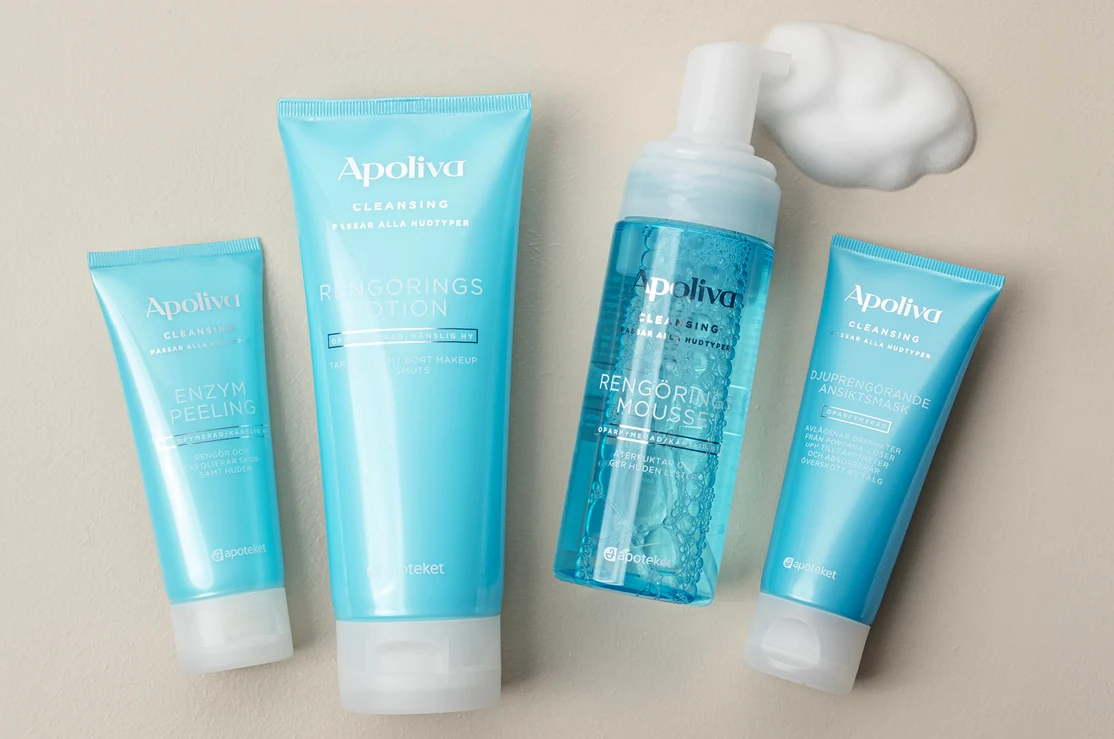 Apoliva Cleansing: enzympeeling, rengöringslotion, mousse och ansiktsmask på beige bakgrund.